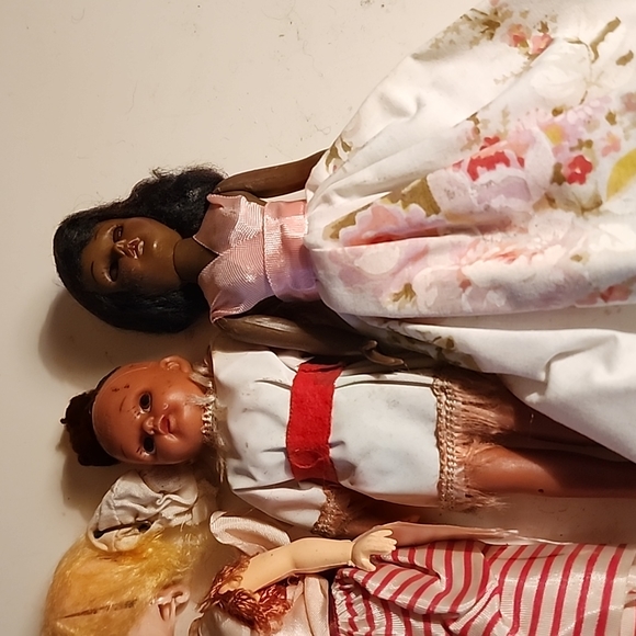 VINTAGE ASSORTMENT OF PLASTIC & RUBBER DOLLS. - Picture 4 of 6